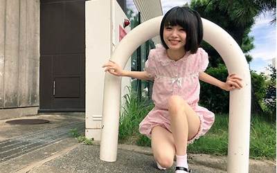 尻我(パンチラ尻に我慢できず后ろから即ハメ)