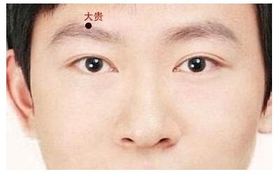 左眉毛有痣的男人(左眉有痣代表什么)