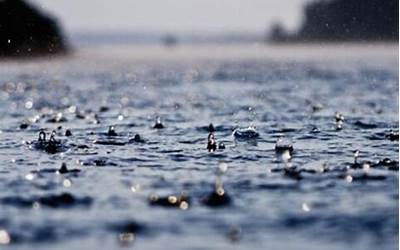 梦见下雨涨水(梦见下大雨涨水是什么征兆)