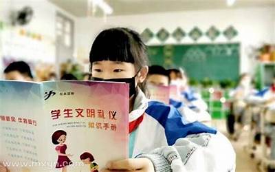 梦见小学同学女的(梦见小学的女同学有什么预兆)